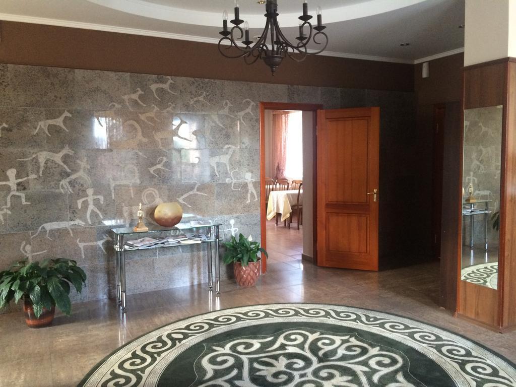 Altyn Adam Hotel Pavlodar Exterior photo